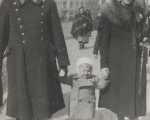 Jan Kozlowski z zona i synem, Radomsko 1939 (3).jpg