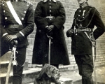 Policjant konny, pieszy i wojak.jpg