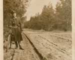 Post. Franciszek Tracz na sluzbowym rowerze podczas patrolu w lasach nieopodal wsi Malachowce.jpg