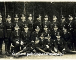 Zdjecie grupowe przed lasem.jpg