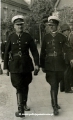 Dwaj policjanci na patrolu.jpg