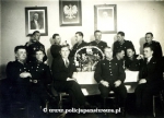 Policjanci przy stole.jpg