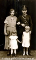 Policjant nr 2227 z rodzina.jpg