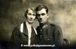 Policjant z Sanoka z zona.jpg