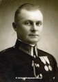 Posterunkowy PP z medalami.jpg