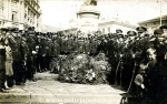 Przed pomnikiem Mickiewicza, Lwow.jpg