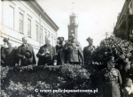 Uroczystosc-dostojnicy-policjant
