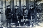 W kozuchach z szablami, 23.04.1925 r.jpg