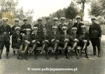 Zdjecie grupowe, biale czapki.jpg